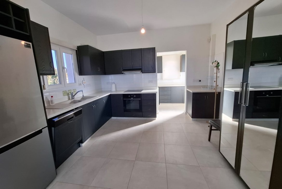 Superb Three‑Bedroom Villa for Sale in Kissonerga
