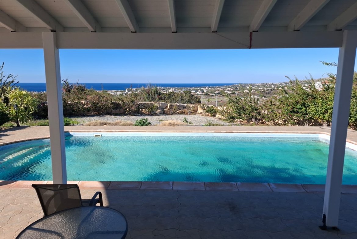 Superb Three‑Bedroom Villa for Sale in Kissonerga