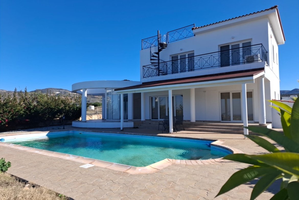 Superb Three‑Bedroom Villa for Sale in Kissonerga