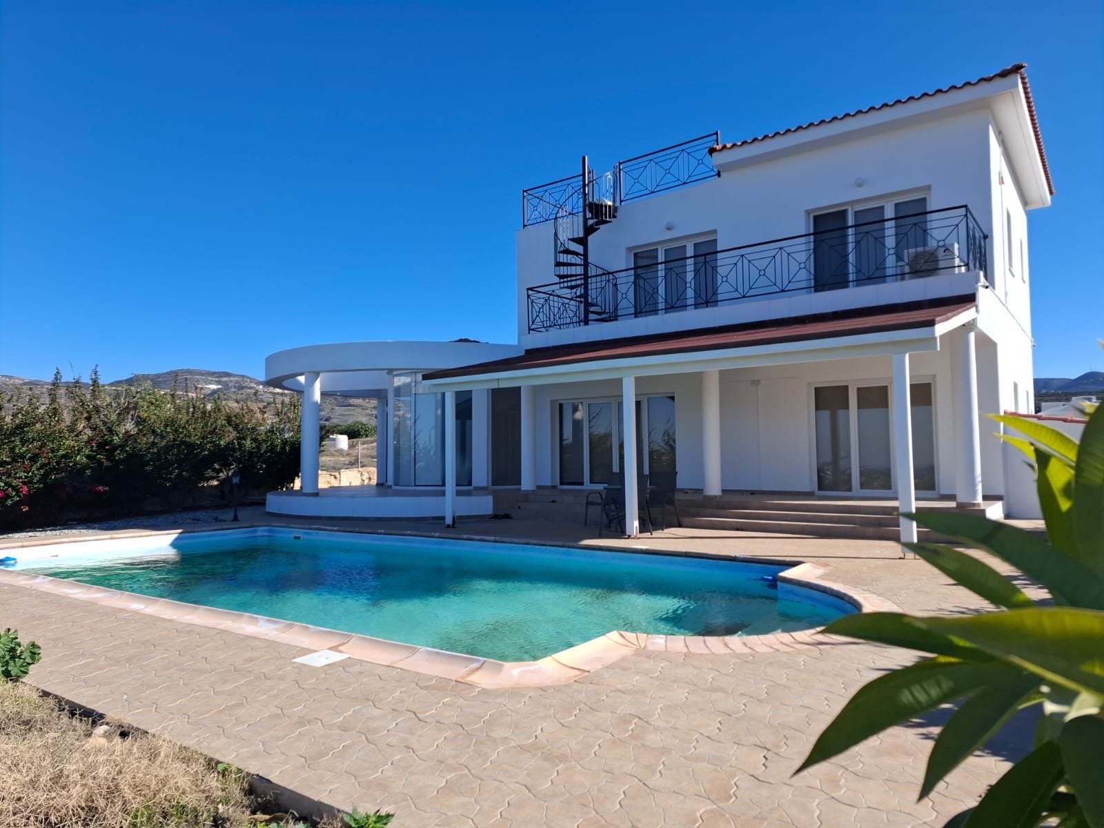 Superb Three‑Bedroom Villa for Sale in Kissonerga