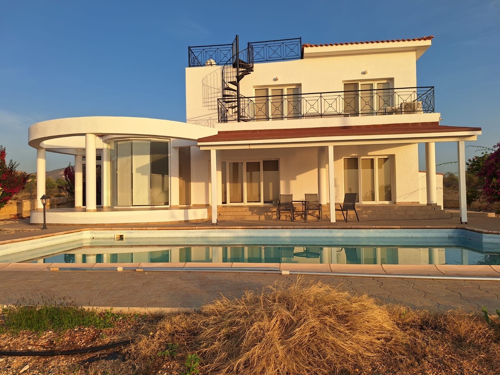 Superb Three‑Bedroom Villa for Sale in Kissonerga