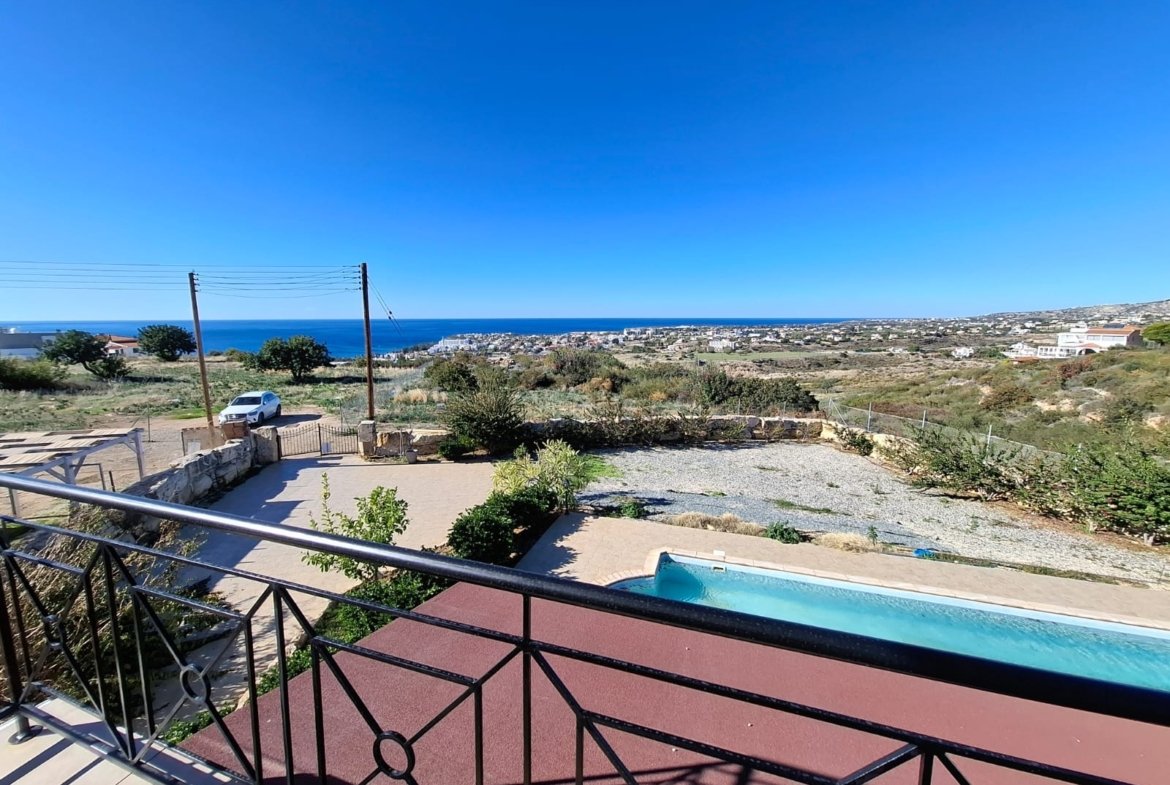 Superb Three‑Bedroom Villa for Sale in Kissonerga