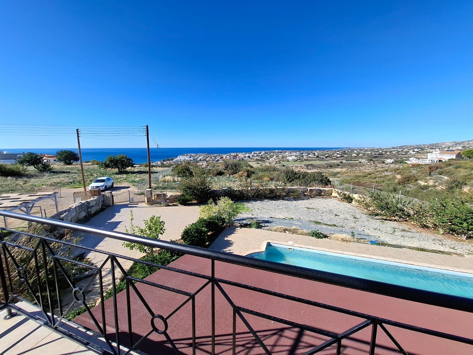Superb Three‑Bedroom Villa for Sale in Kissonerga