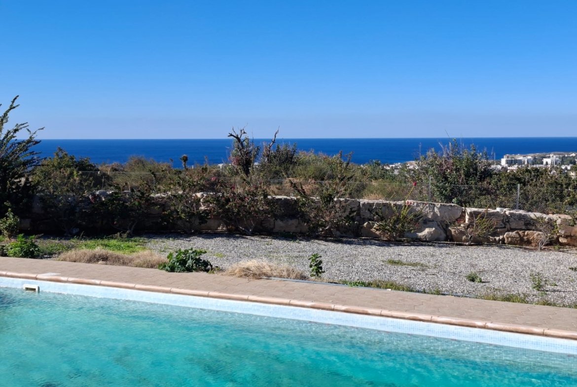 Superb Three‑Bedroom Villa for Sale in Kissonerga