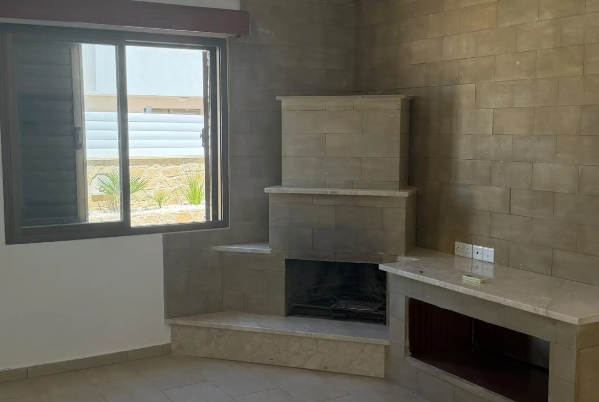 Three-Bedroom Bungalow for Long-Term Rent in Coral Bay