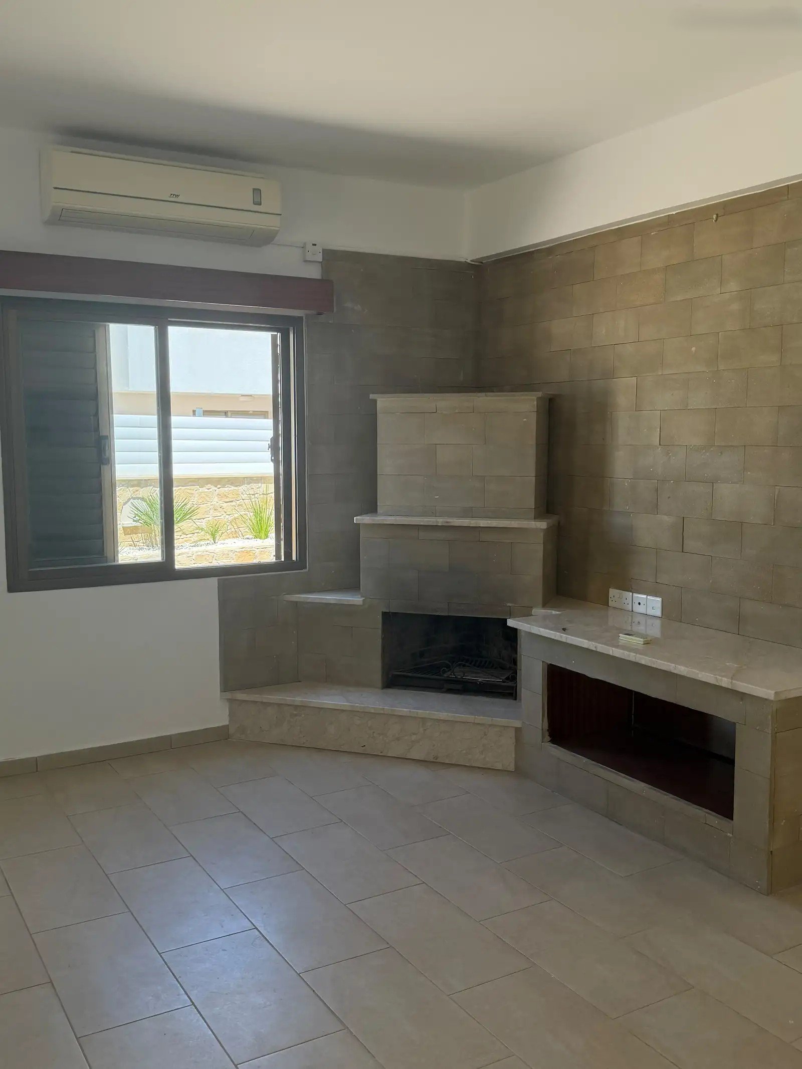 Three-Bedroom Bungalow for Long-Term Rent in Coral Bay