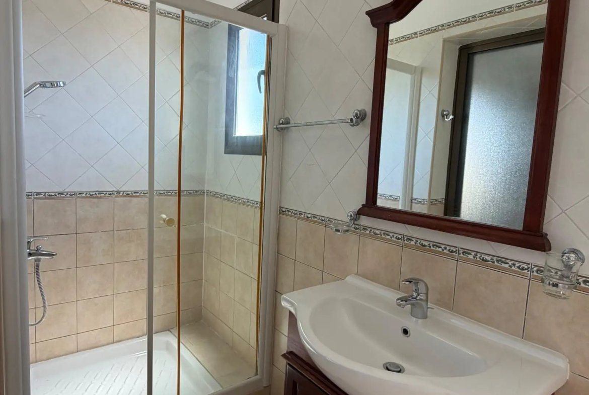 Three-Bedroom Bungalow for Long-Term Rent in Coral Bay