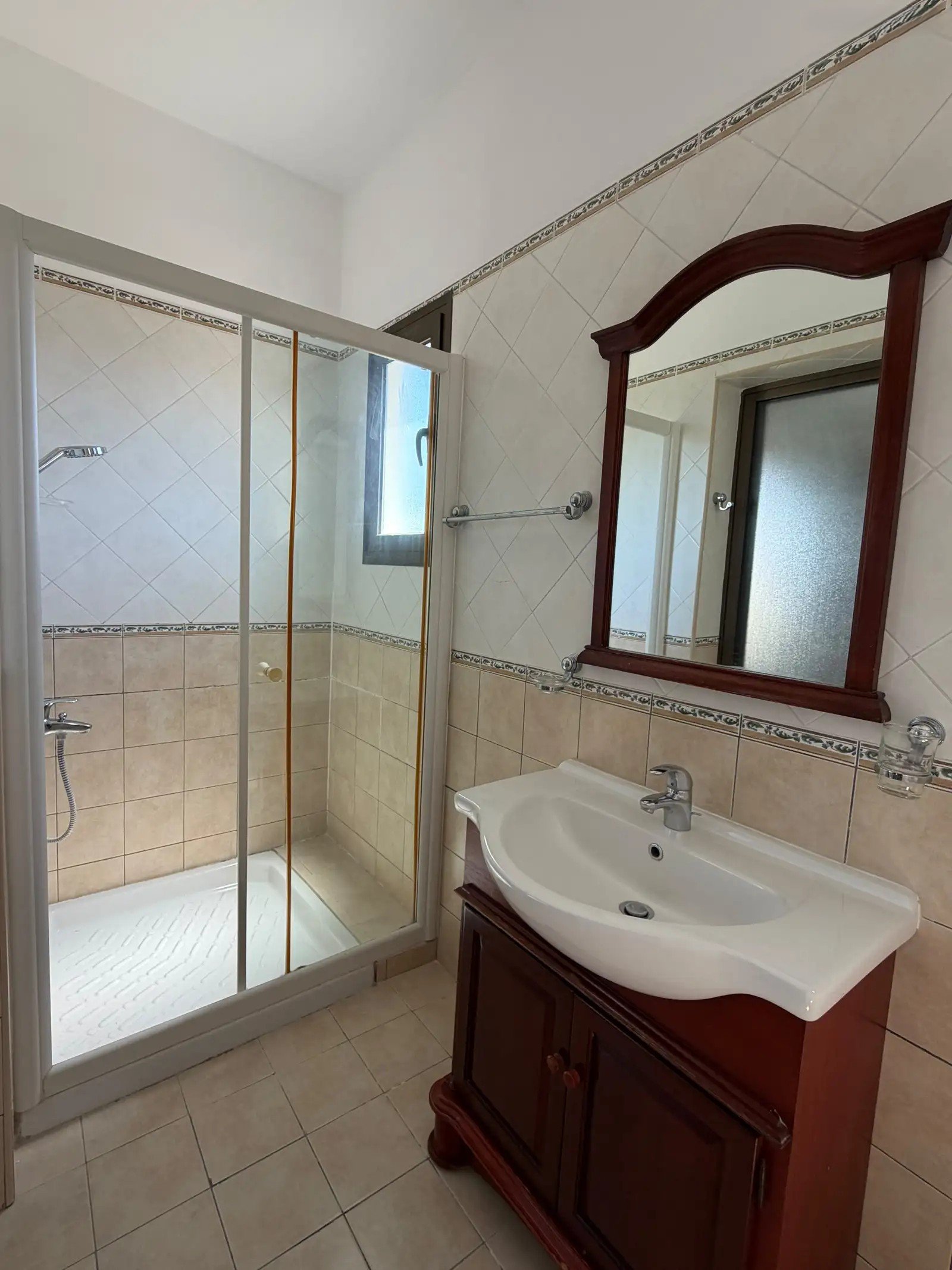 Three-Bedroom Bungalow for Long-Term Rent in Coral Bay