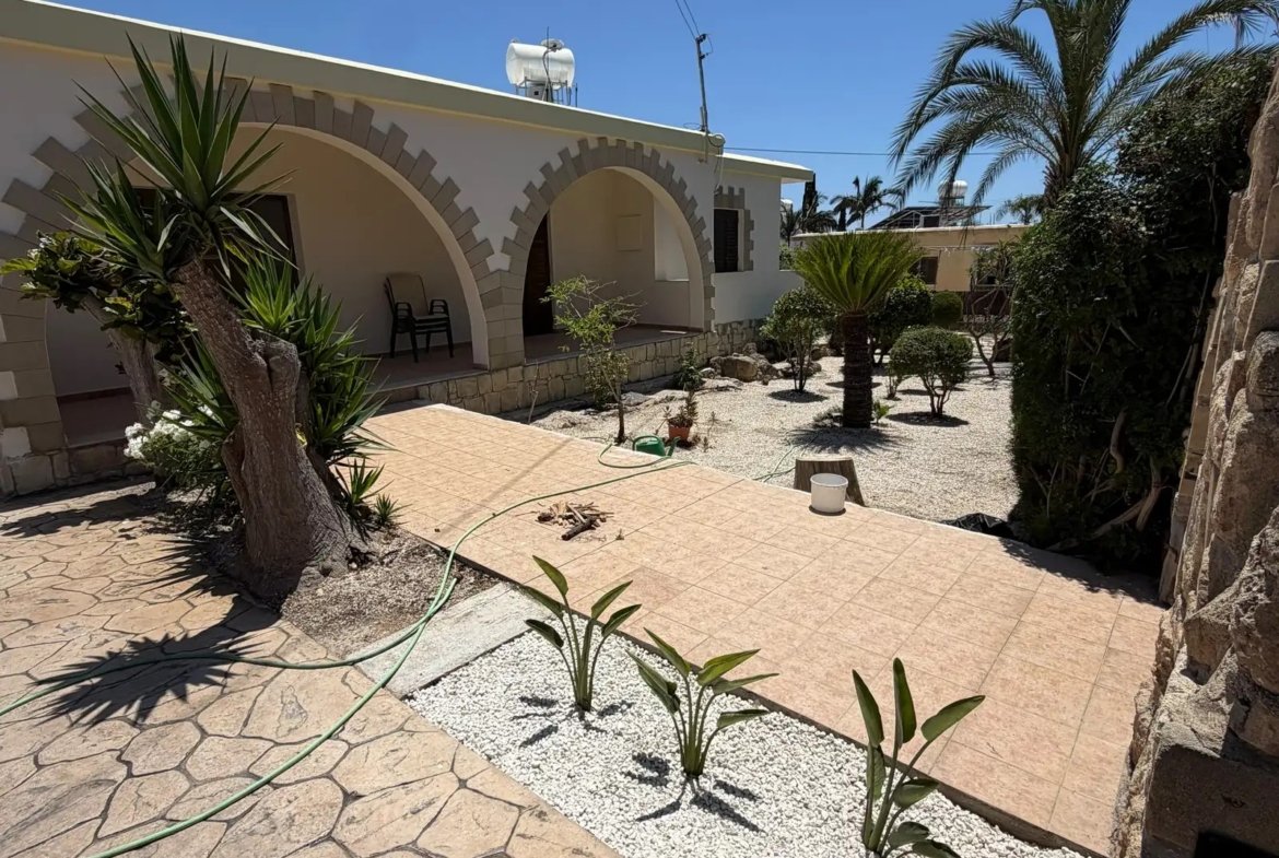 Three-Bedroom Bungalow for Long-Term Rent in Coral Bay