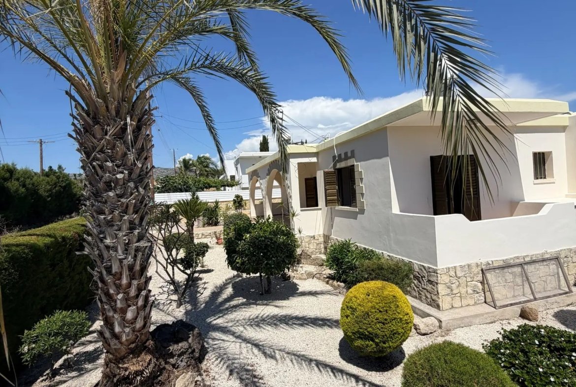 Three-Bedroom Bungalow for Long-Term Rent in Coral Bay