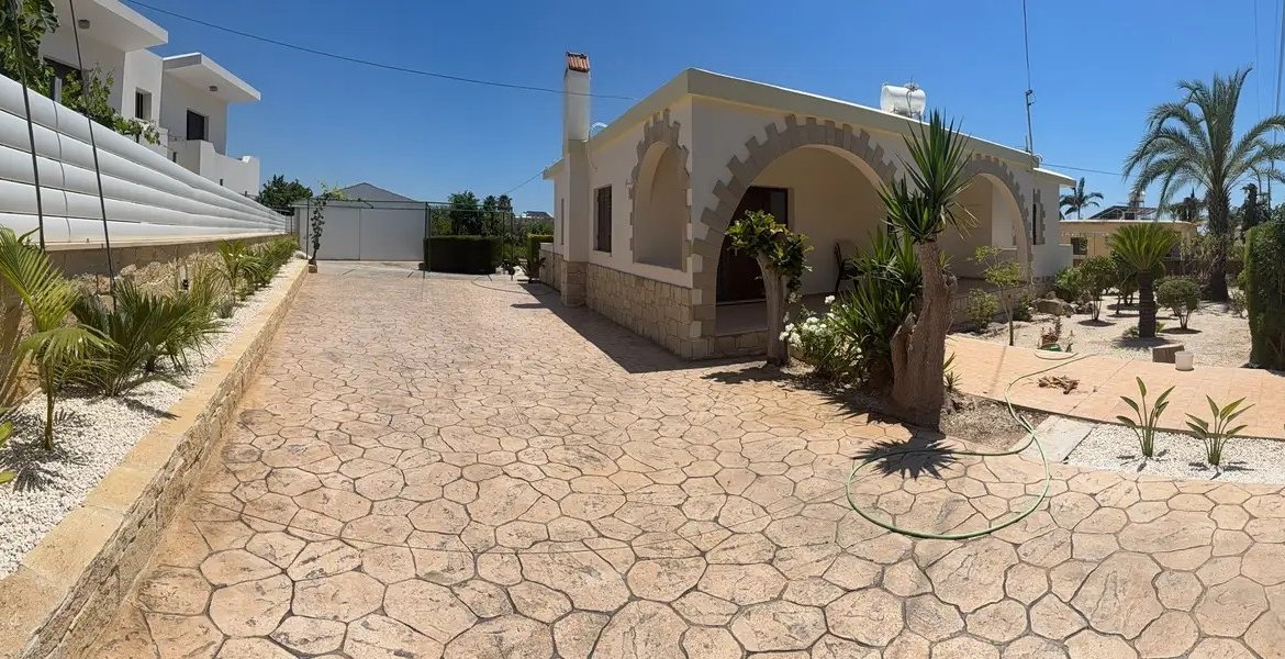 Three-Bedroom Bungalow for Long-Term Rent in Coral Bay