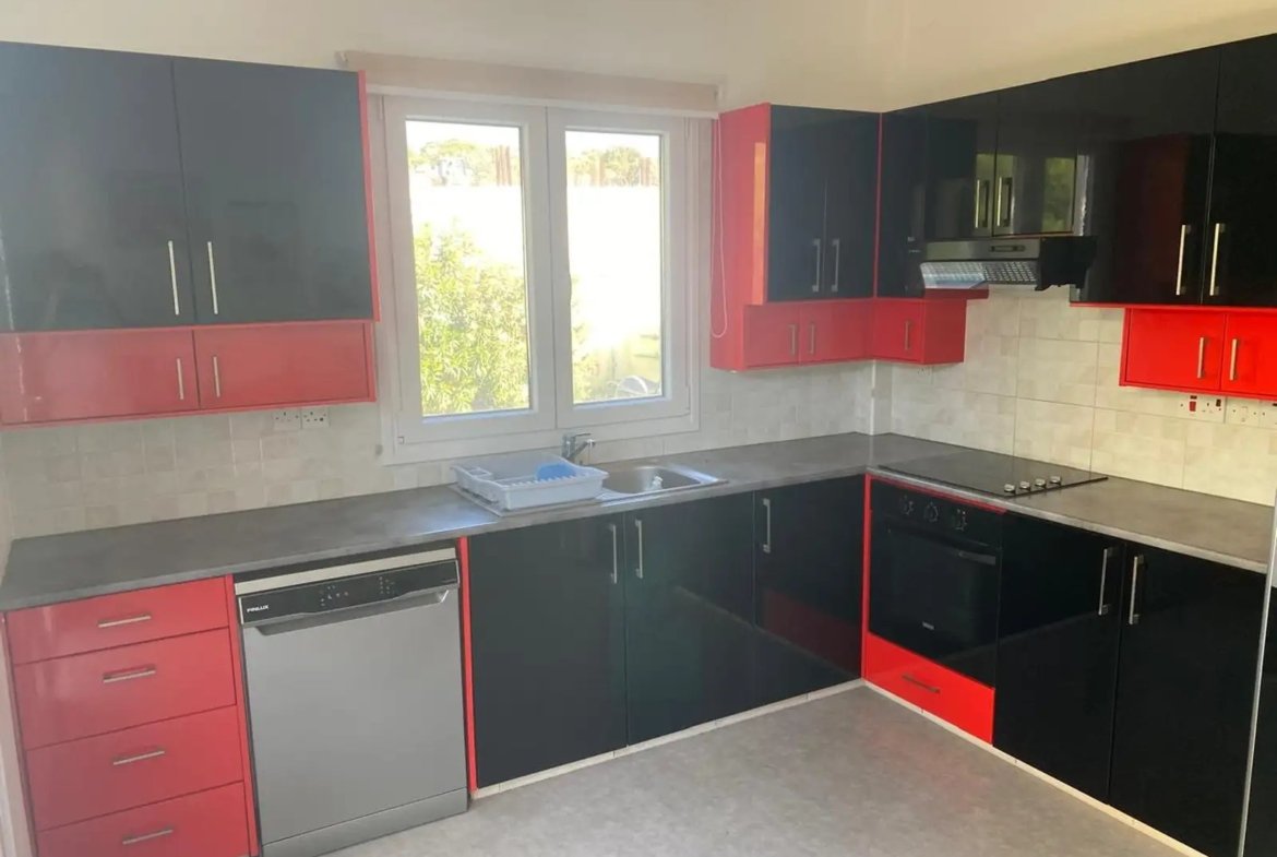 Fully Furnished Three-Bed Villa with Private Pool in Sea Caves Pegeia
