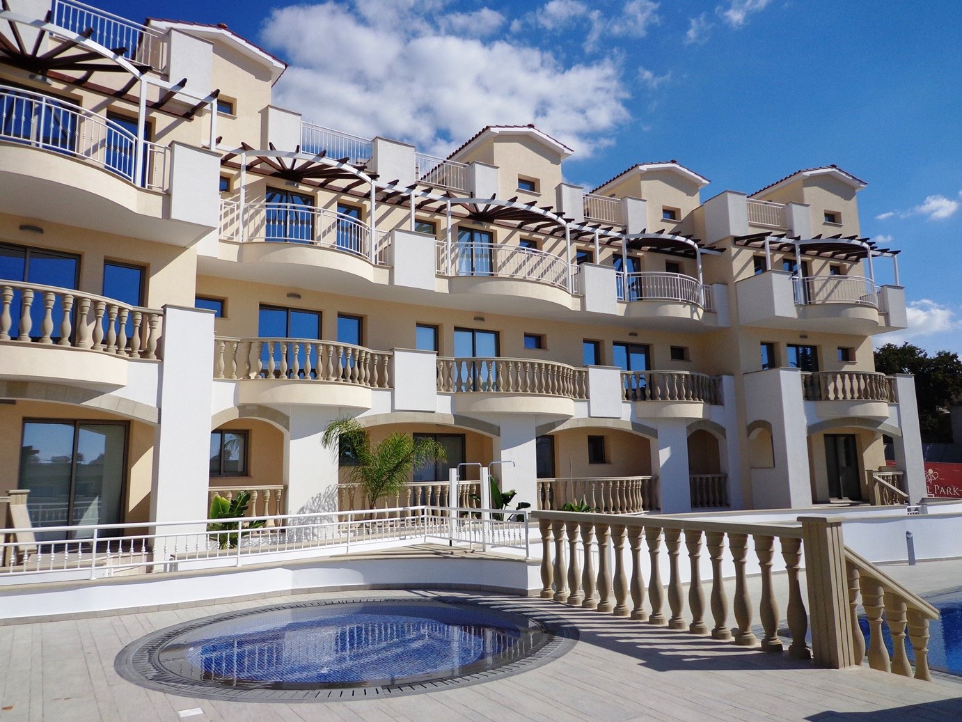 Luxury Ground Floor Two‑Bedroom Apartment in Paphos – Central