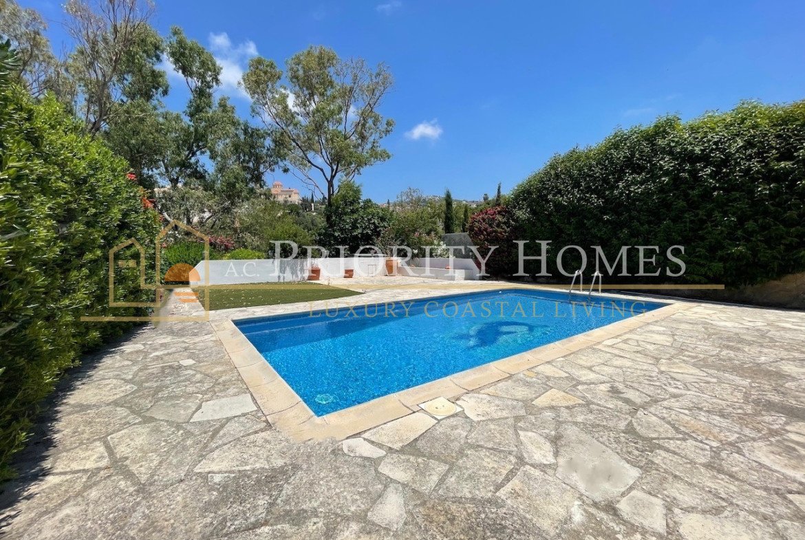 Charming Three-Bedroom Detached Villa in Stefanie Hills, Tala