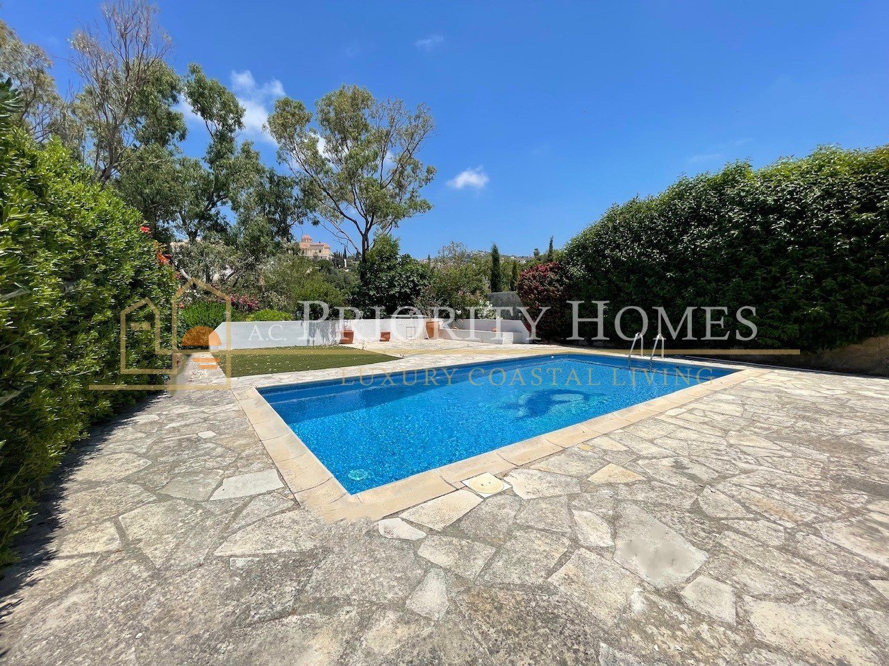 Charming Three-Bedroom Detached Villa in Stefanie Hills, Tala