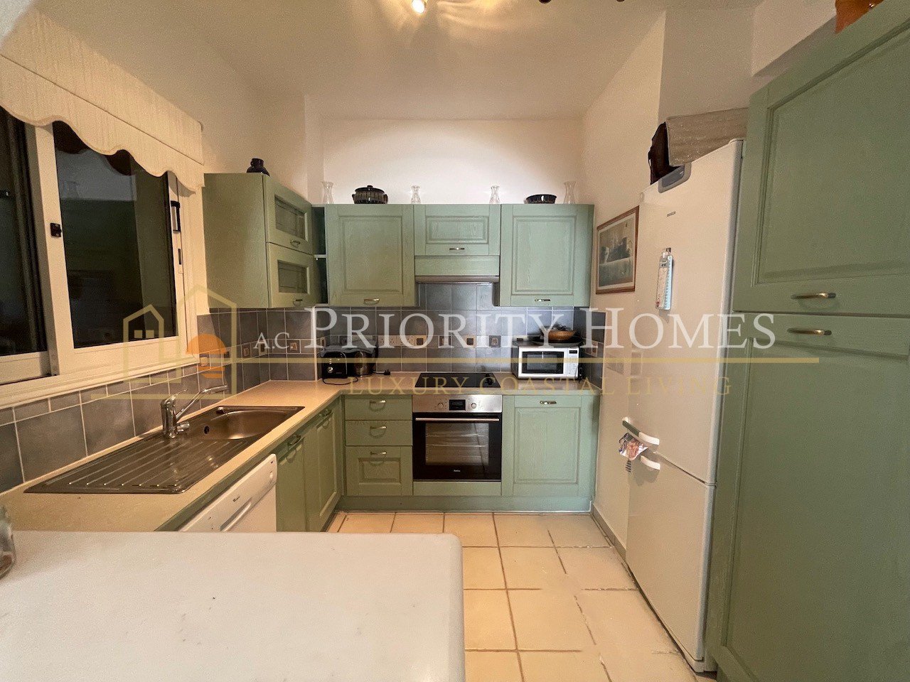 Charming Three-Bedroom Detached Villa in Stefanie Hills, Tala