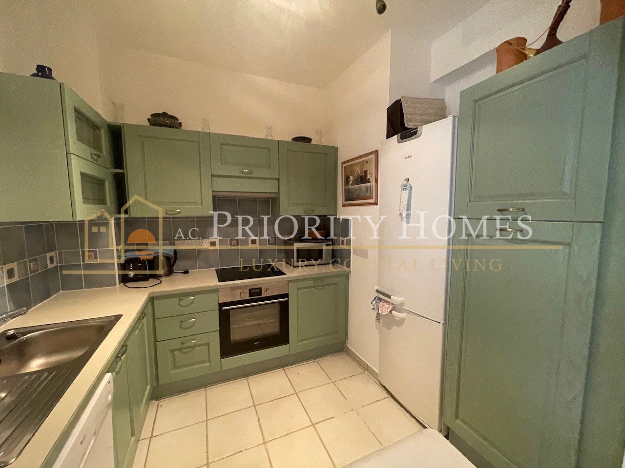 Charming Three-Bedroom Detached Villa in Stefanie Hills, Tala