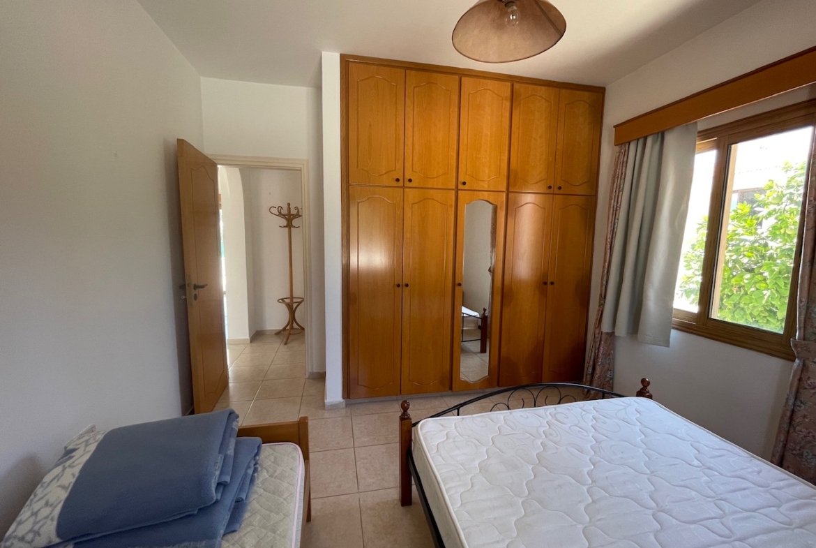 Spacious Four-Bedroom Villa with Stunning Views in Coral Bay