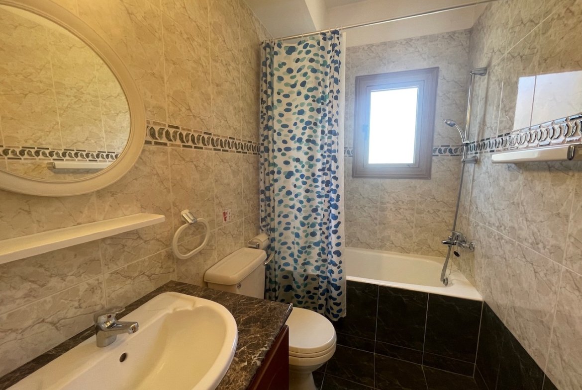 Spacious Four-Bedroom Villa with Stunning Views in Coral Bay