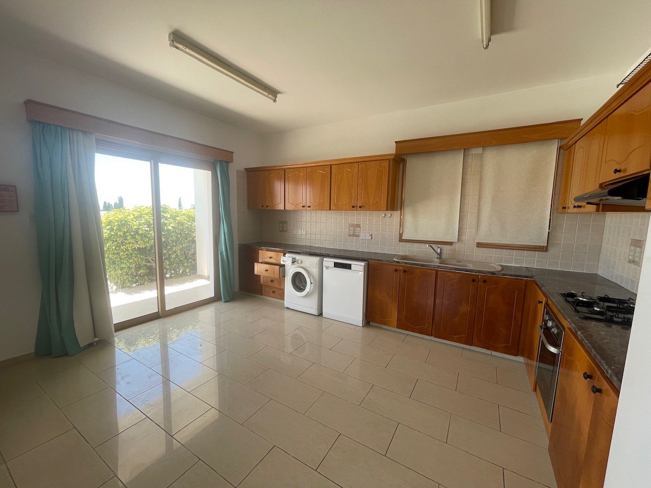 Spacious Four-Bedroom Villa with Stunning Views in Coral Bay