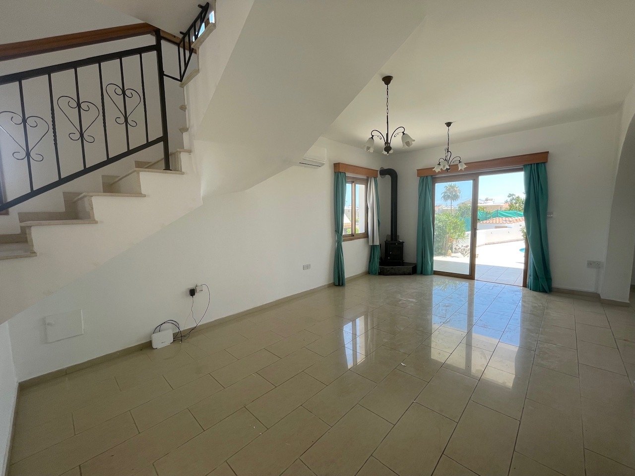 Spacious Four-Bedroom Villa with Stunning Views in Coral Bay