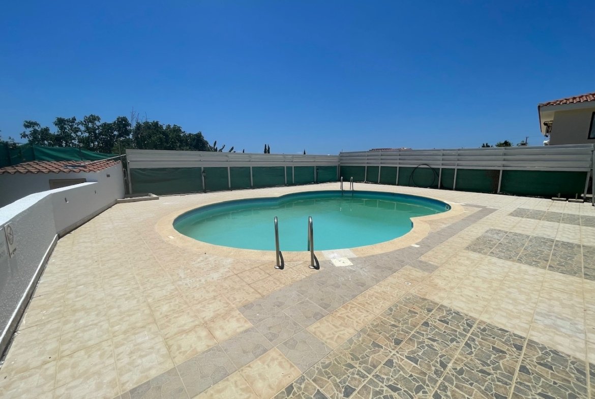 Spacious Four-Bedroom Villa with Stunning Views in Coral Bay