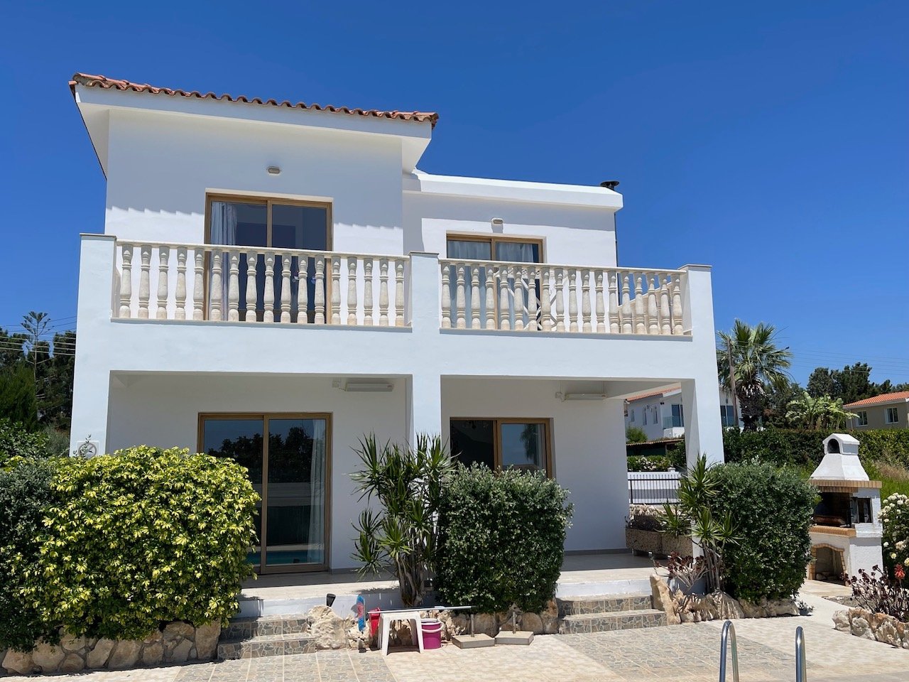 Spacious Four-Bedroom Villa with Stunning Views in Coral Bay