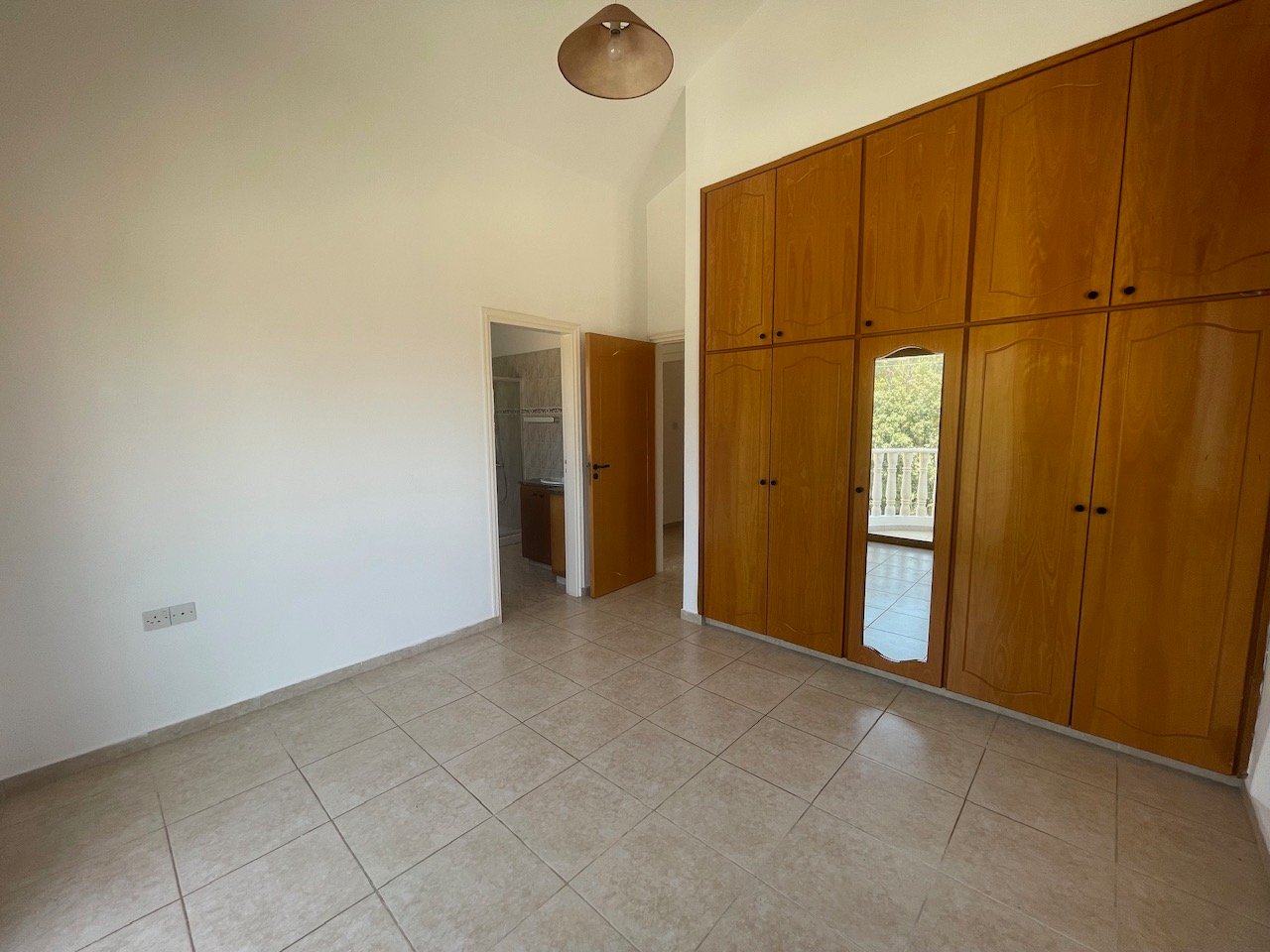 Spacious Four-Bedroom Villa with Stunning Views in Coral Bay