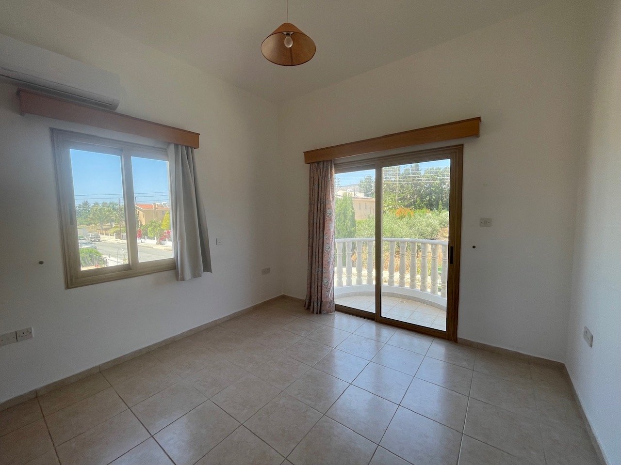 Spacious Four-Bedroom Villa with Stunning Views in Coral Bay