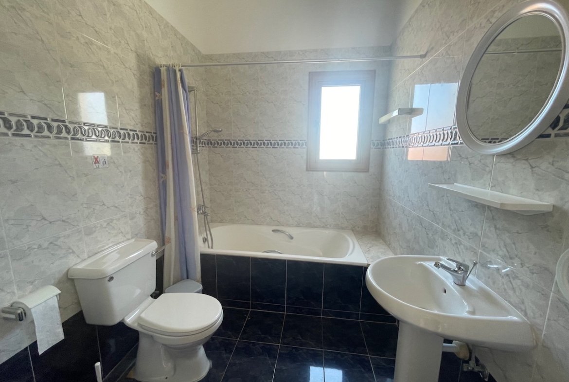 Spacious Four-Bedroom Villa with Stunning Views in Coral Bay