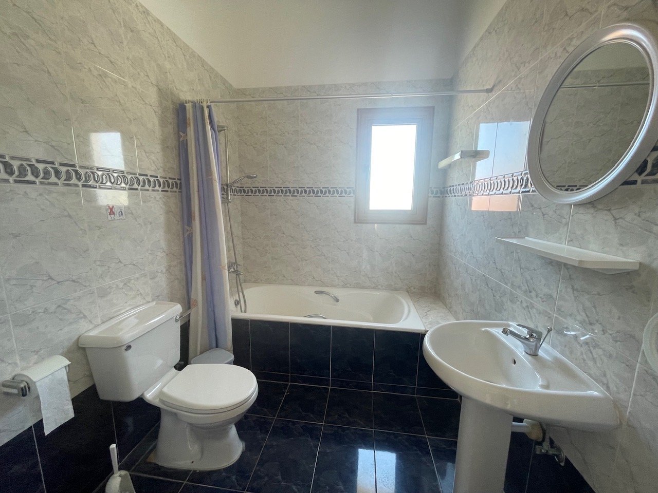 Spacious Four-Bedroom Villa with Stunning Views in Coral Bay