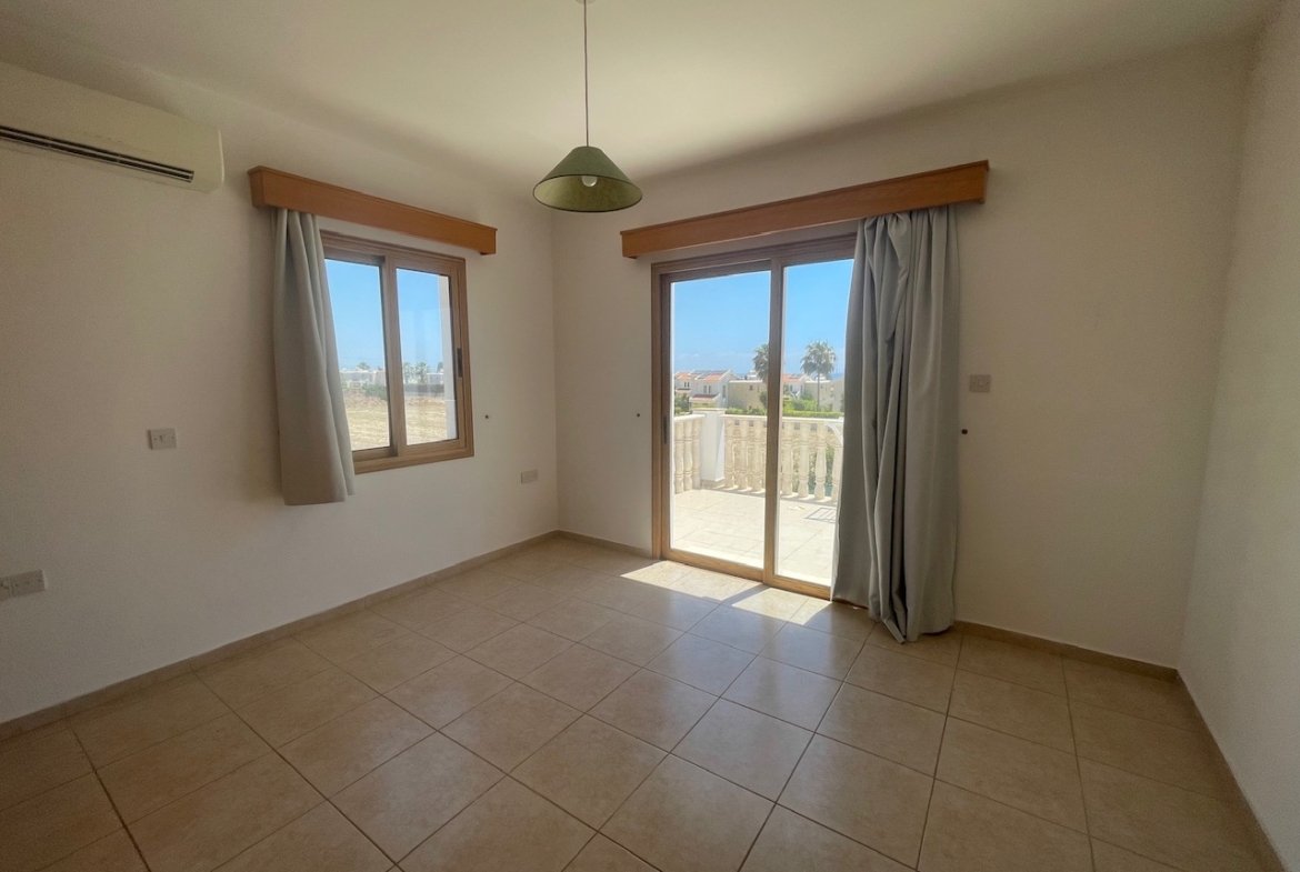 Spacious Four-Bedroom Villa with Stunning Views in Coral Bay