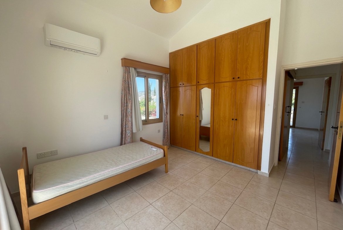 Spacious Four-Bedroom Villa with Stunning Views in Coral Bay
