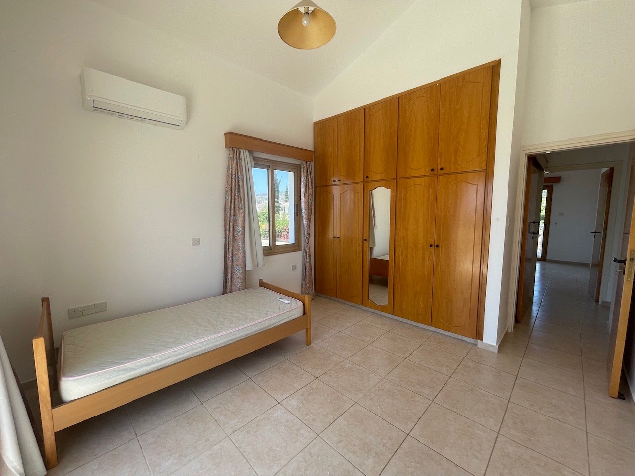 Spacious Four-Bedroom Villa with Stunning Views in Coral Bay