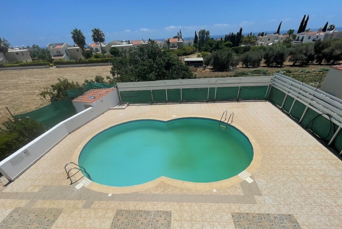 Spacious Four-Bedroom Villa with Stunning Views in Coral Bay