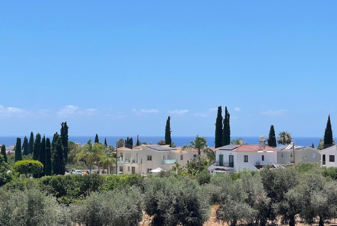 Spacious Four-Bedroom Villa with Stunning Views in Coral Bay