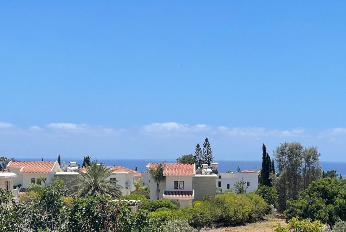 Spacious Four-Bedroom Villa with Stunning Views in Coral Bay