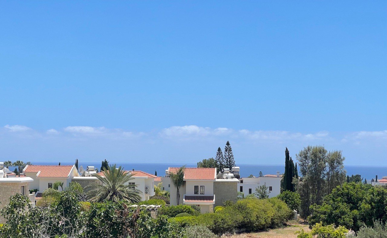 Spacious Four-Bedroom Villa with Stunning Views in Coral Bay