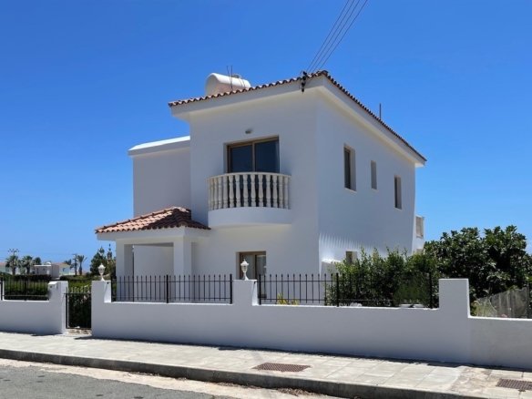 Spacious Four-Bedroom Villa with Stunning Views in Coral Bay