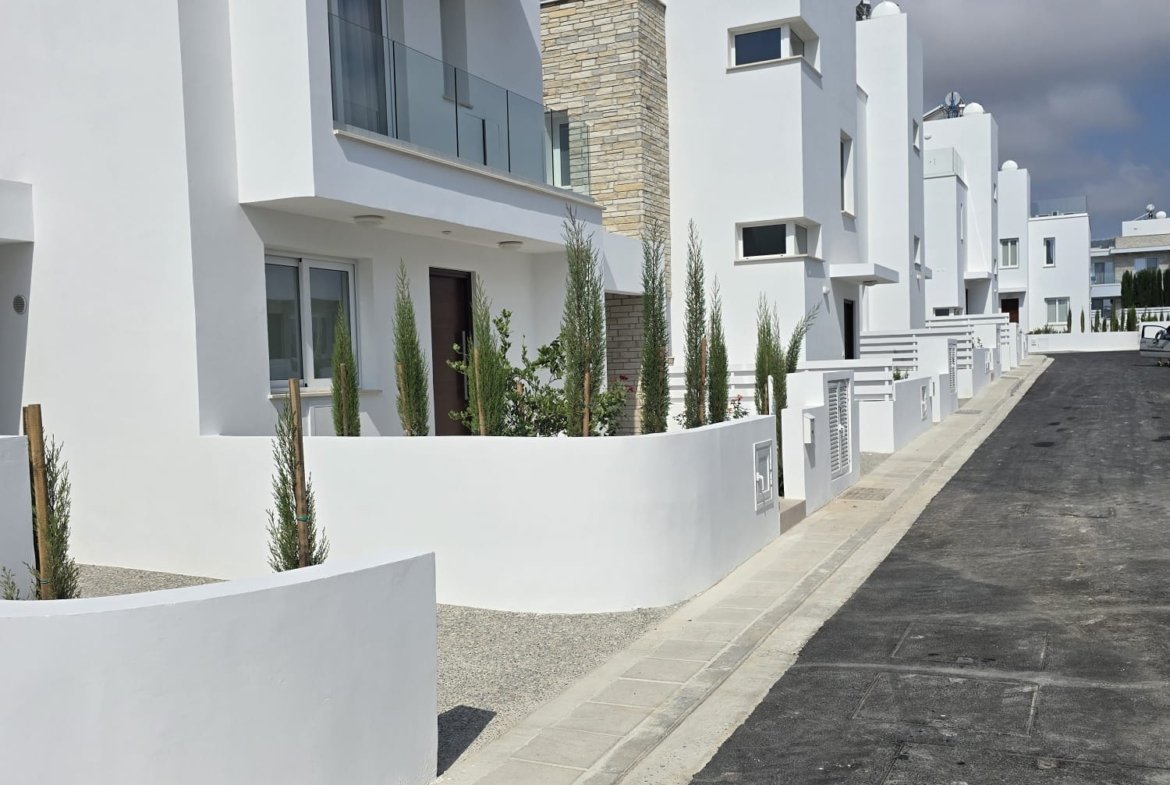 Modern Three-Bedroom Villa with Private Pool in Pegeia