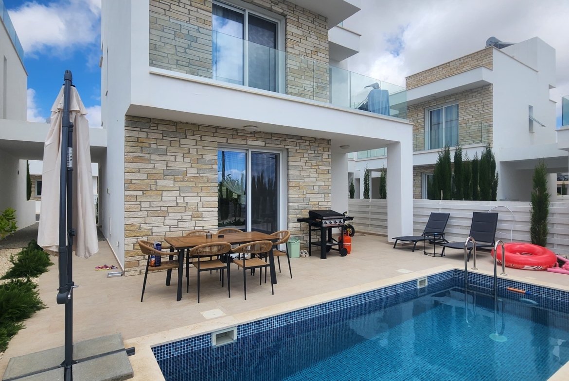 Modern Three-Bedroom Villa with Private Pool in Pegeia