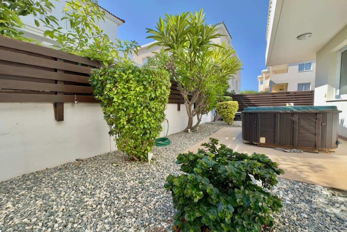 Ground-Floor Apartment with Private Garden & Jacuzzi | Universal, Paphos