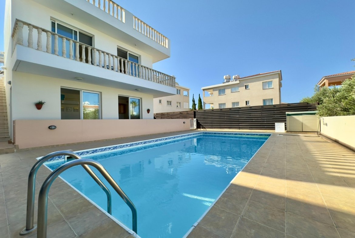 Ground-Floor Apartment with Private Garden & Jacuzzi | Universal, Paphos
