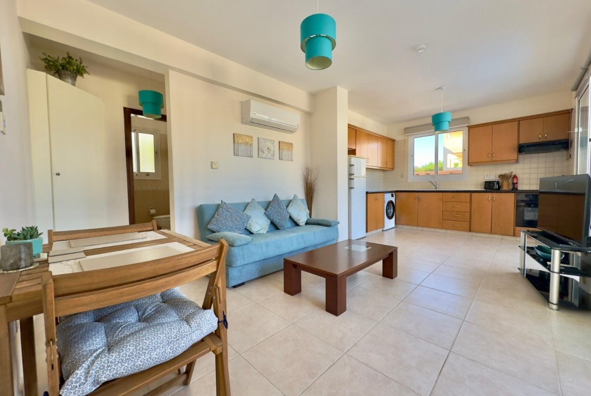 Ground-Floor Apartment with Private Garden & Jacuzzi | Universal, Paphos