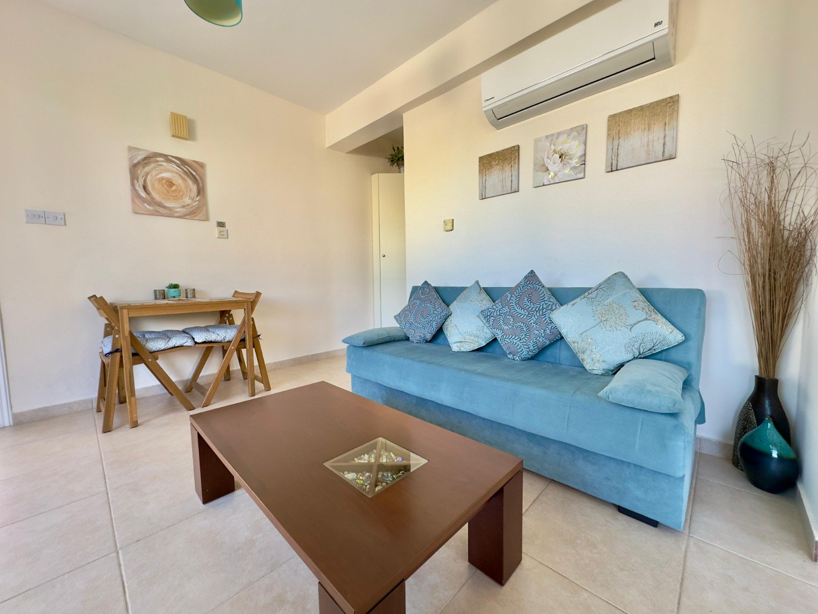 Ground-Floor Apartment with Private Garden & Jacuzzi | Universal, Paphos