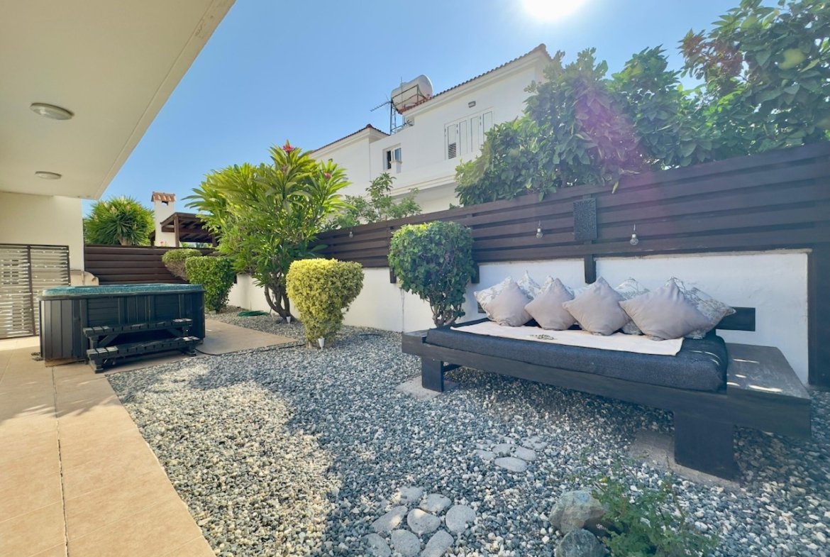 Ground-Floor Apartment with Private Garden & Jacuzzi | Universal, Paphos