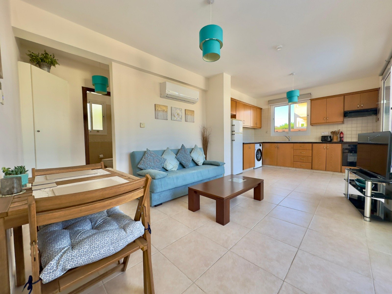 Ground-Floor Apartment with Private Garden & Jacuzzi | Universal, Paphos
