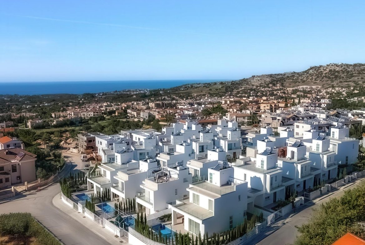 Modern Three-Bedroom Villa with Private Pool in Pegeia