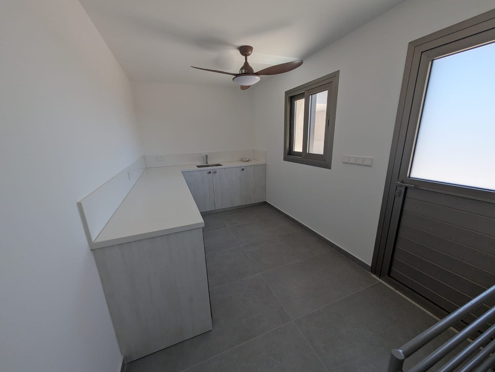 Unique 2 Bedroom 2 Bathroom Sea-View Apartment with Private Roof Terrace in Universal Area of Paphos