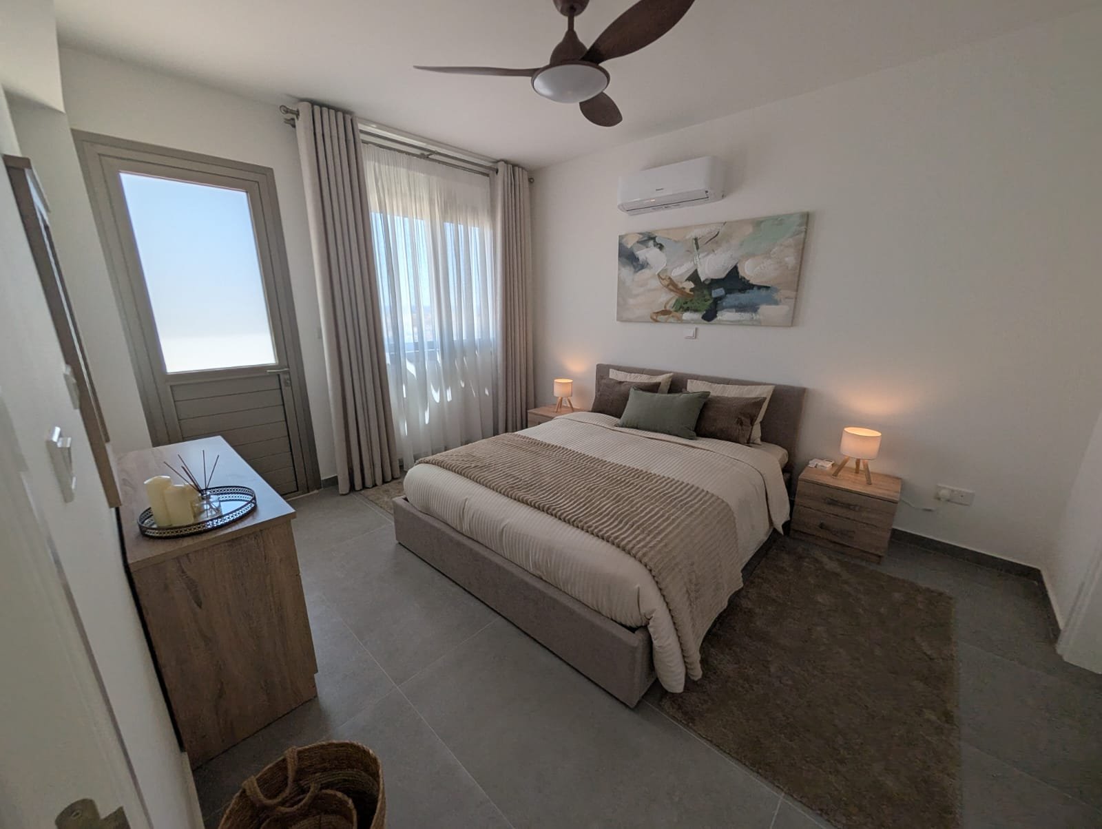 Unique 2 Bedroom 2 Bathroom Sea-View Apartment with Private Roof Terrace in Universal Area of Paphos